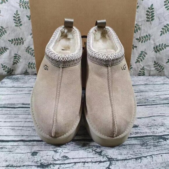 UGG Cream Platform Shoes - Picture 7 of 7